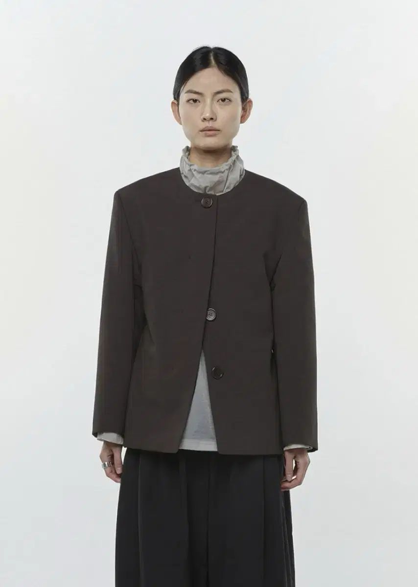 アモーメント ラウンドネック パデッド ジャケット