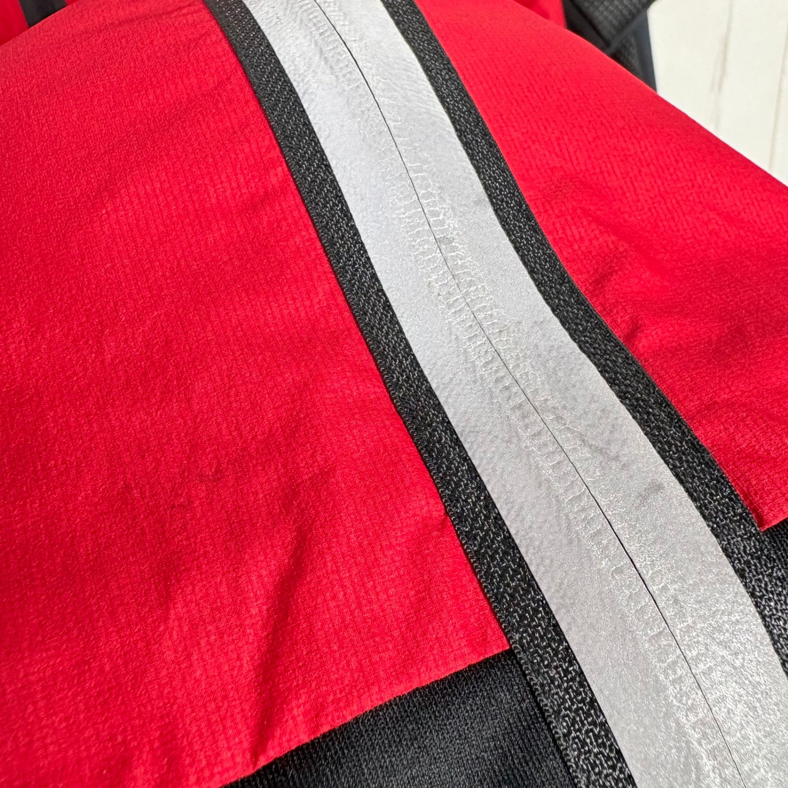 レッド系 Montura