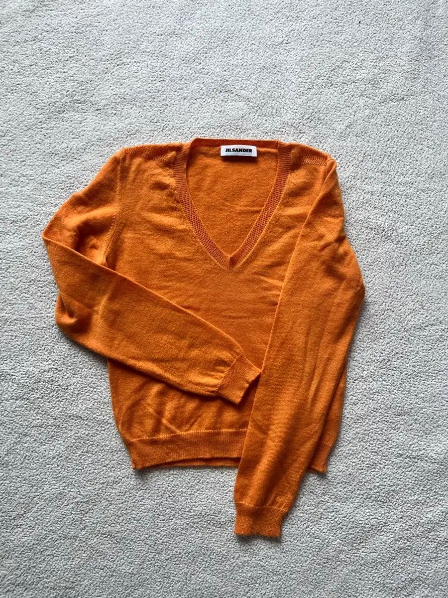 ジルサンダー オレンジ Vネック ニット