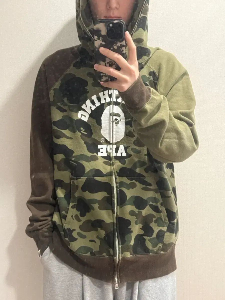 アベイシングエイプ 1 stカモフラージュ Hot Sauce Crazy Ver カレッジ フール ジップアップ WHO