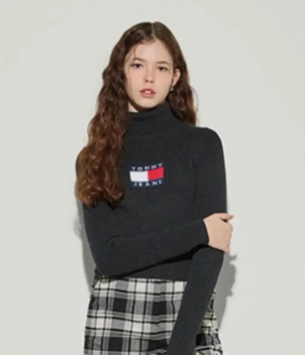 トミー ジーンズ ウォニョン タートルネック セーター