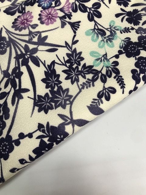 小紋 白地に草花模様