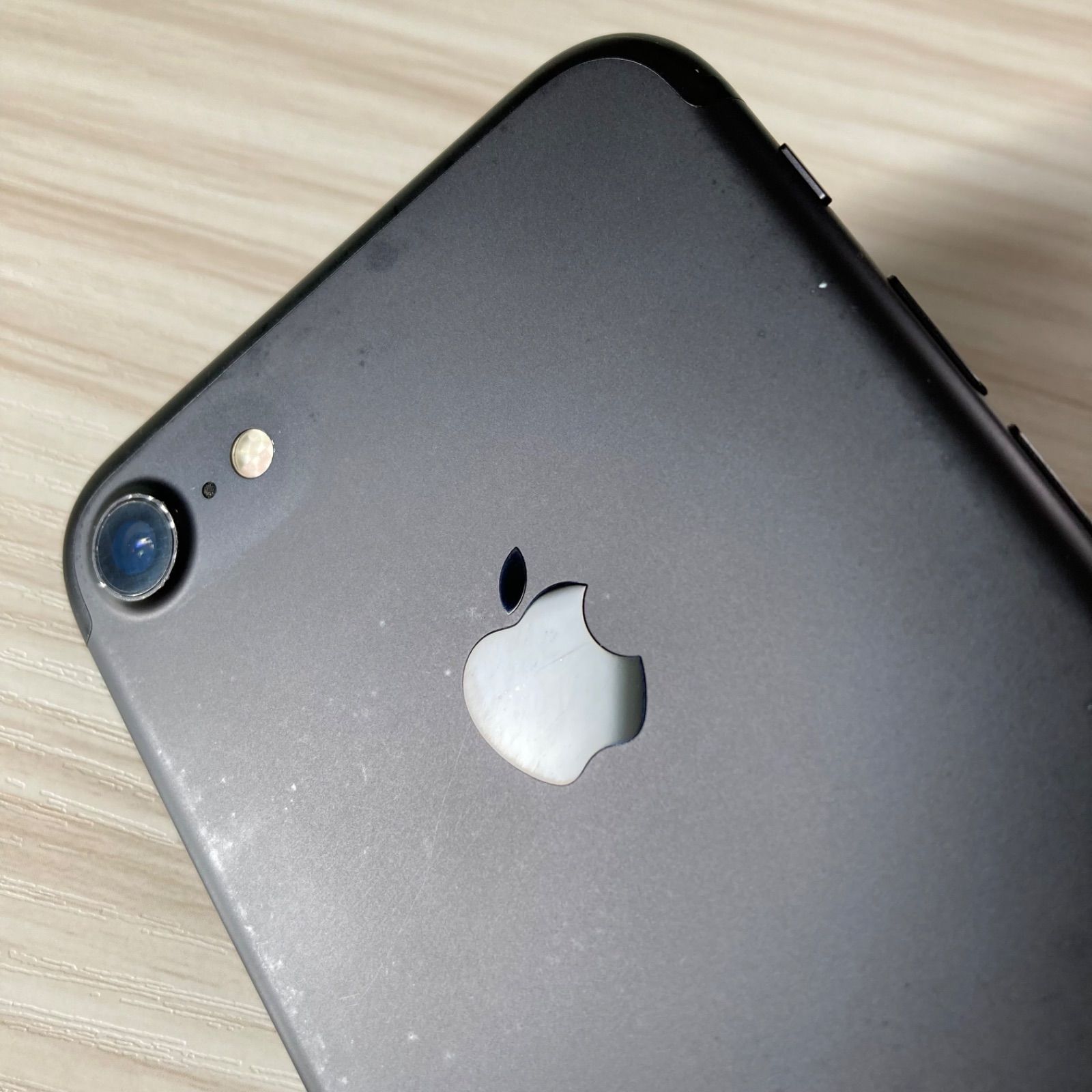 iPhone7 32GB ブラックバッテリー100 iPhone7 32GB BLACK バッテリー100% SIMフリー - メルカリ