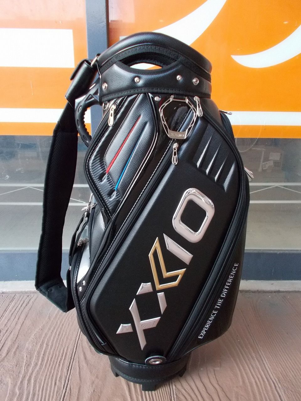 【新品未使用】ゼクシオキャディバッグプロレプリカ9.5型3.9kg キャディバッグ プロレプリカ XXIO ゼクシオ キャディバッグ (9.5型