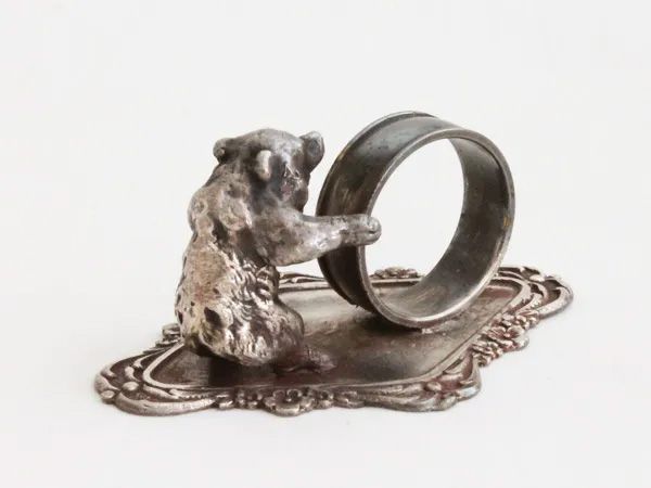 ドイツ製 アンティーク 熊の飾り付きナプキンリング