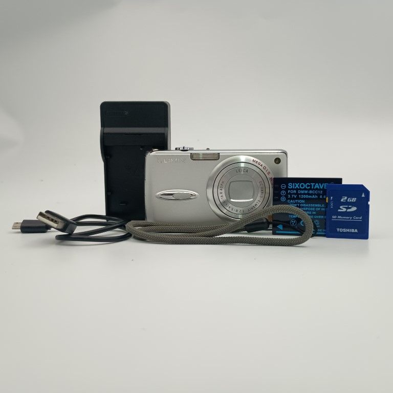 Panasonic LUMIX DMC-FX01 シルバー コンパクトデジタルカメラ 【公式 