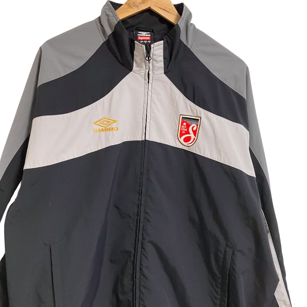 ぼ*ら様 Supreme トラックジャケット アンブロ 黒/グレー Lサイズ 2 Supreme Umbroコラボジャケット ブラック