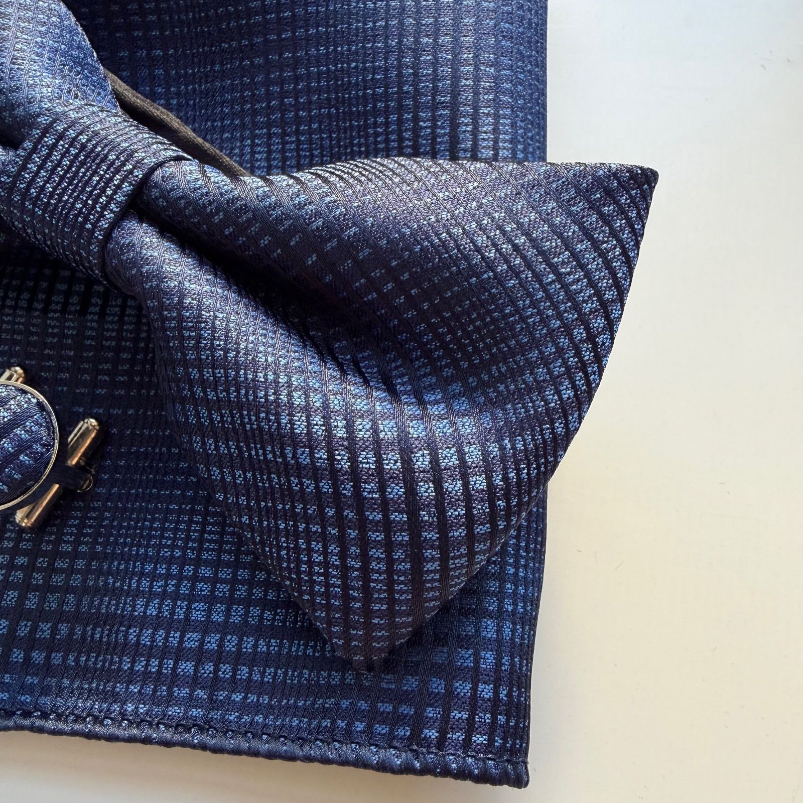 蝶ネクタイ・カフス・ポケットチーフ　セット 蝶ネクタイ ポケットチーフ カフス 3点セット メンズ スーツ - メルカリ