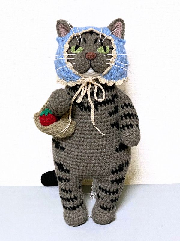 いっしょにおでかけ♪フード付きマフラーのキジトラ猫さんのあみぐるみ いっしょにおでかけ♪フード付きマフラーのキジトラ猫さんのあみぐるみ