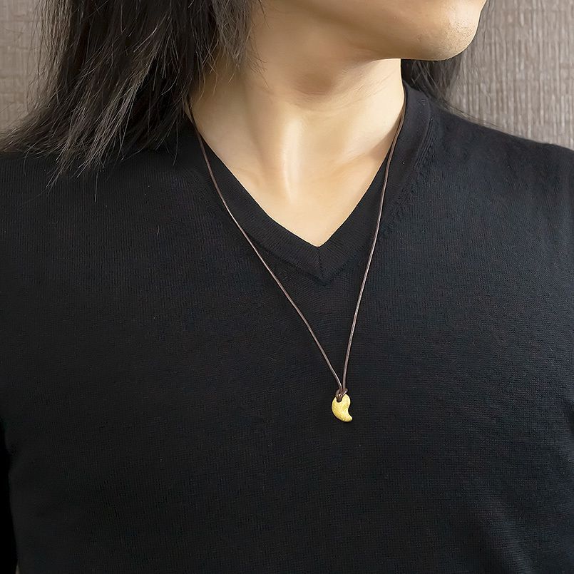 純金 24金 ネックレス メンズ 24 K 勾玉 金 ペンダントトップ 革紐 ゴールド シンプル 男性 資産