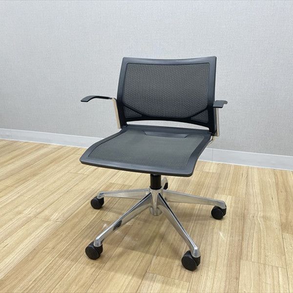 オカムラ ミーティングチェア昇降式 肘付 ツァルト キャスター付 ブラック