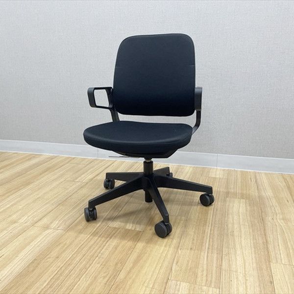 イトーキ レヴィチェア 肘付 オフィスチェア ブラック