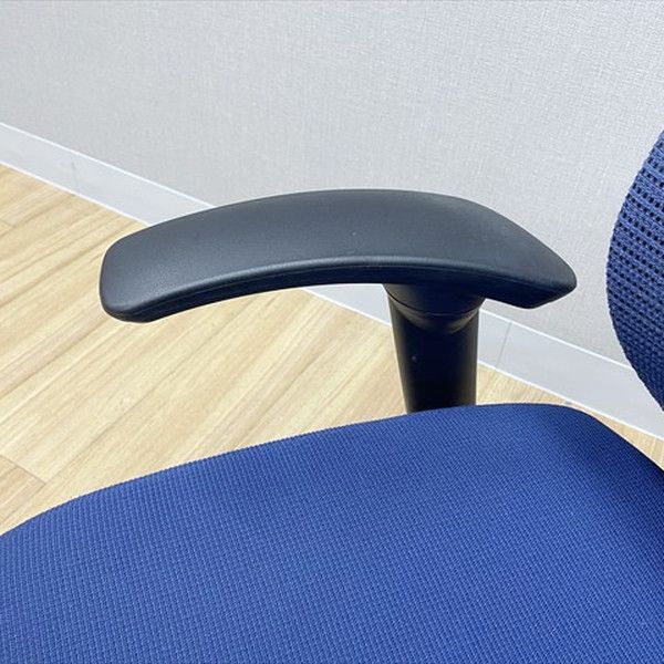  オカムラ バロンチェア ローバック ハンガー付 肘付 オフィスチェア ブルー 座面低め オフィスチェア ワークチェア 椅子 チェア