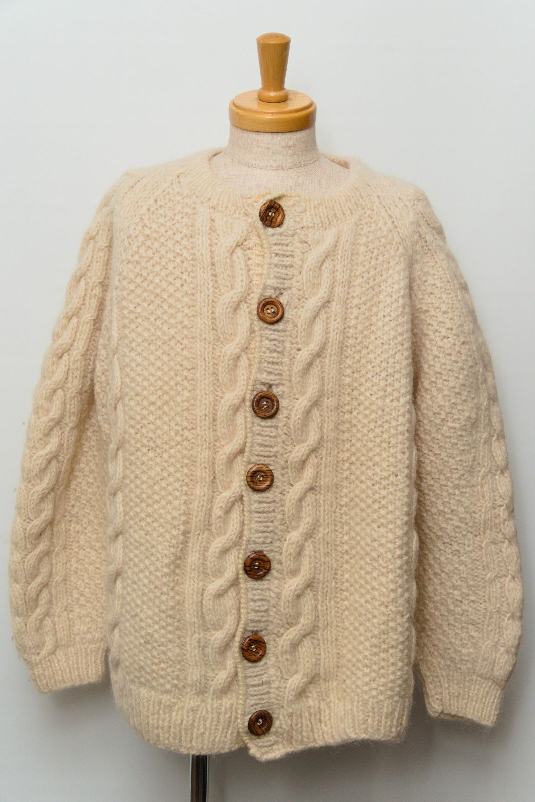 ユーロ 古着 ウッドボタン ハンドメイド アランニット カーディガン レディース合わせも