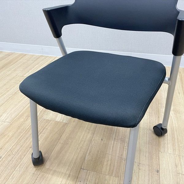 スタッキングチェア 肘付