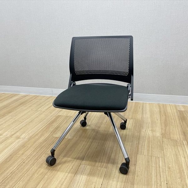 オカムラ スタッキングチェア 肘無 クリール キャスター付 会議椅子 ブラック