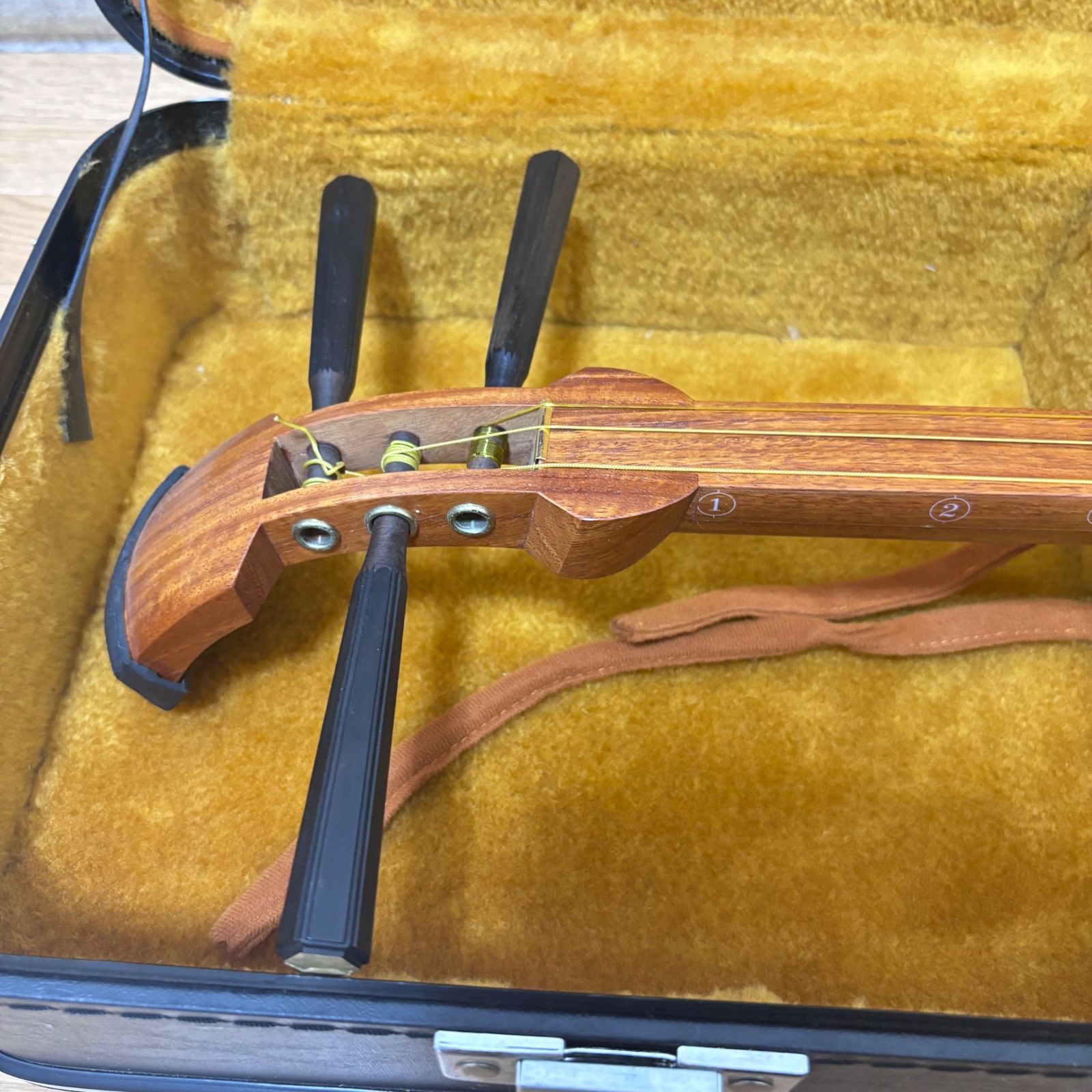 三味線 花梨 丸打胴 人工皮 ハードケース付