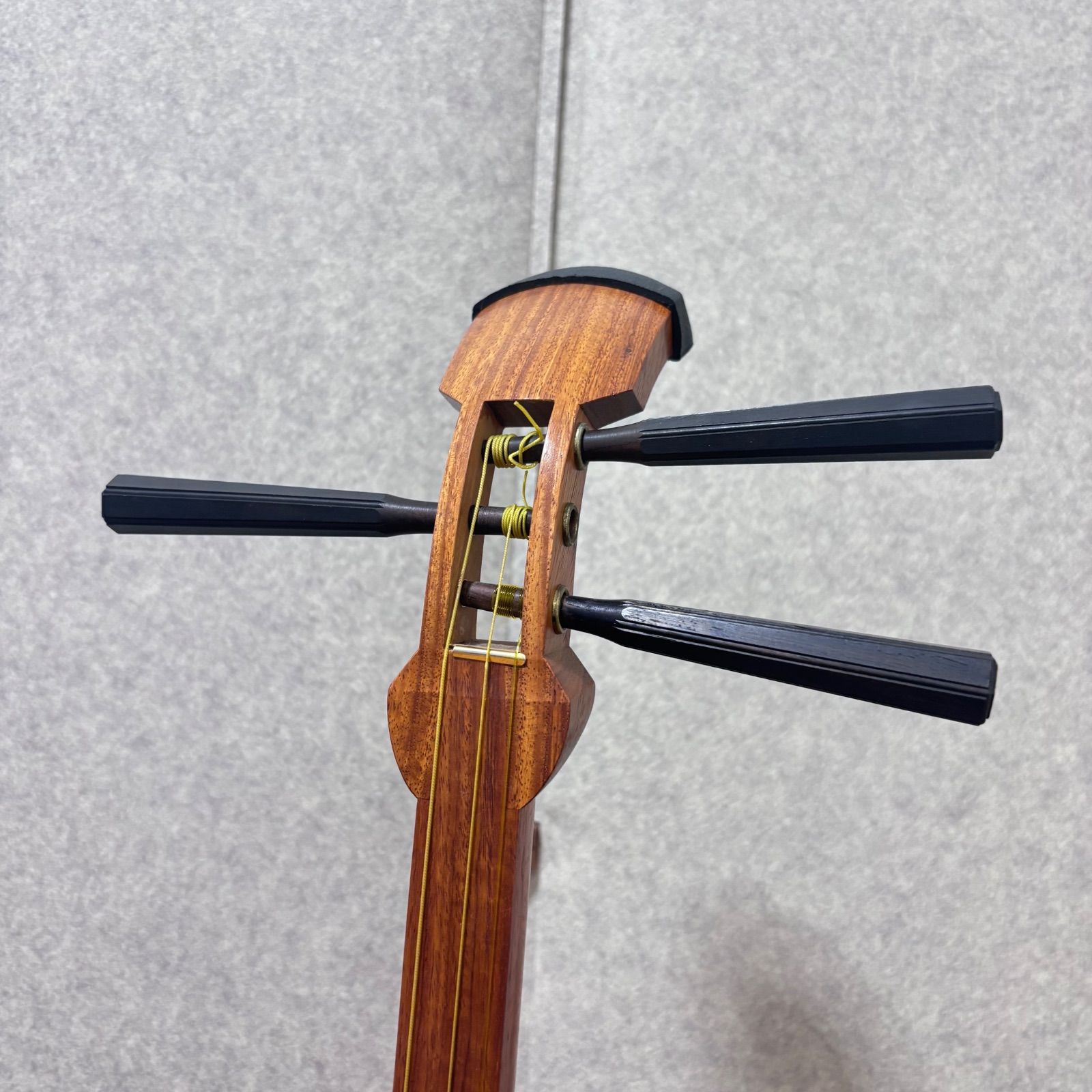 三味線 本体 ハードケース付き 和楽器 楽器 花梨 丸打胴 山サワリ 三味線 本体 ハードケース付き 和楽器 楽器 花梨 丸打胴 山サワリ