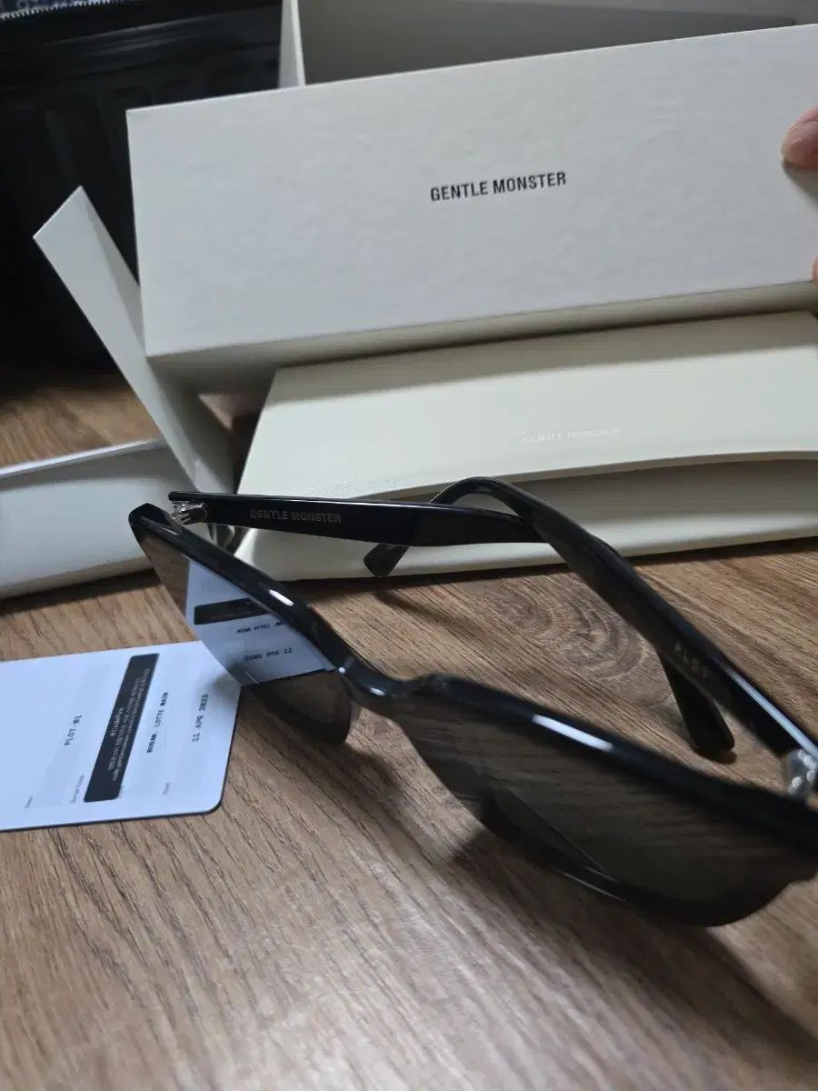 GENTLE MONSTER ジェントルモンスター PLOT 01 ブラック サングラス