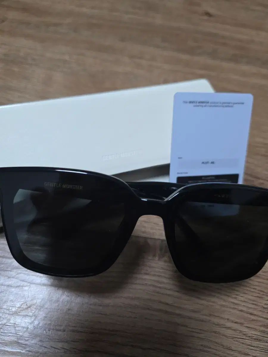 GENTLE MONSTER ジェントルモンスター PLOT 01 ブラック サングラス