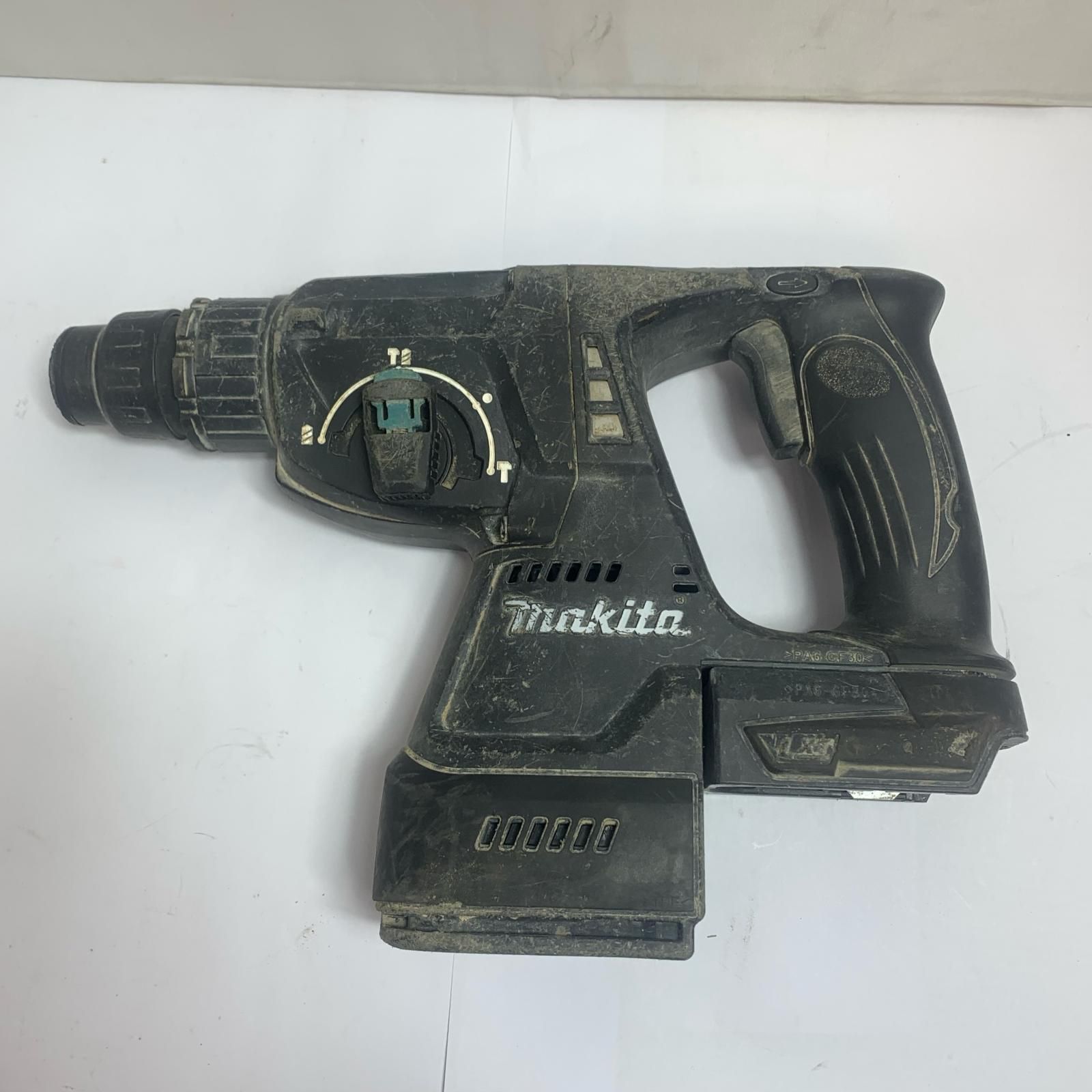 ♭♭MAKITA マキタ 24 mm 充電式ハンマドリル 本体のみ キズ ヨゴレあり 18 V HR 244 D