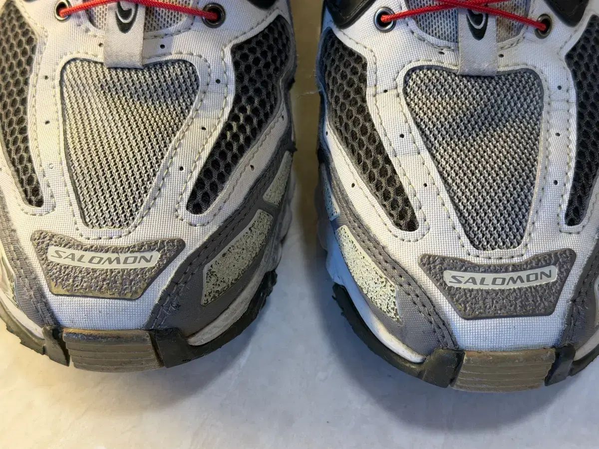  BTS 뷔 着用 acsベルーガ 265黄金サイズ 登山靴 トレッキングシューズ アウトドアシューズ