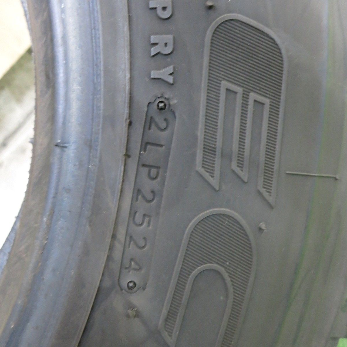 トラック タイヤ