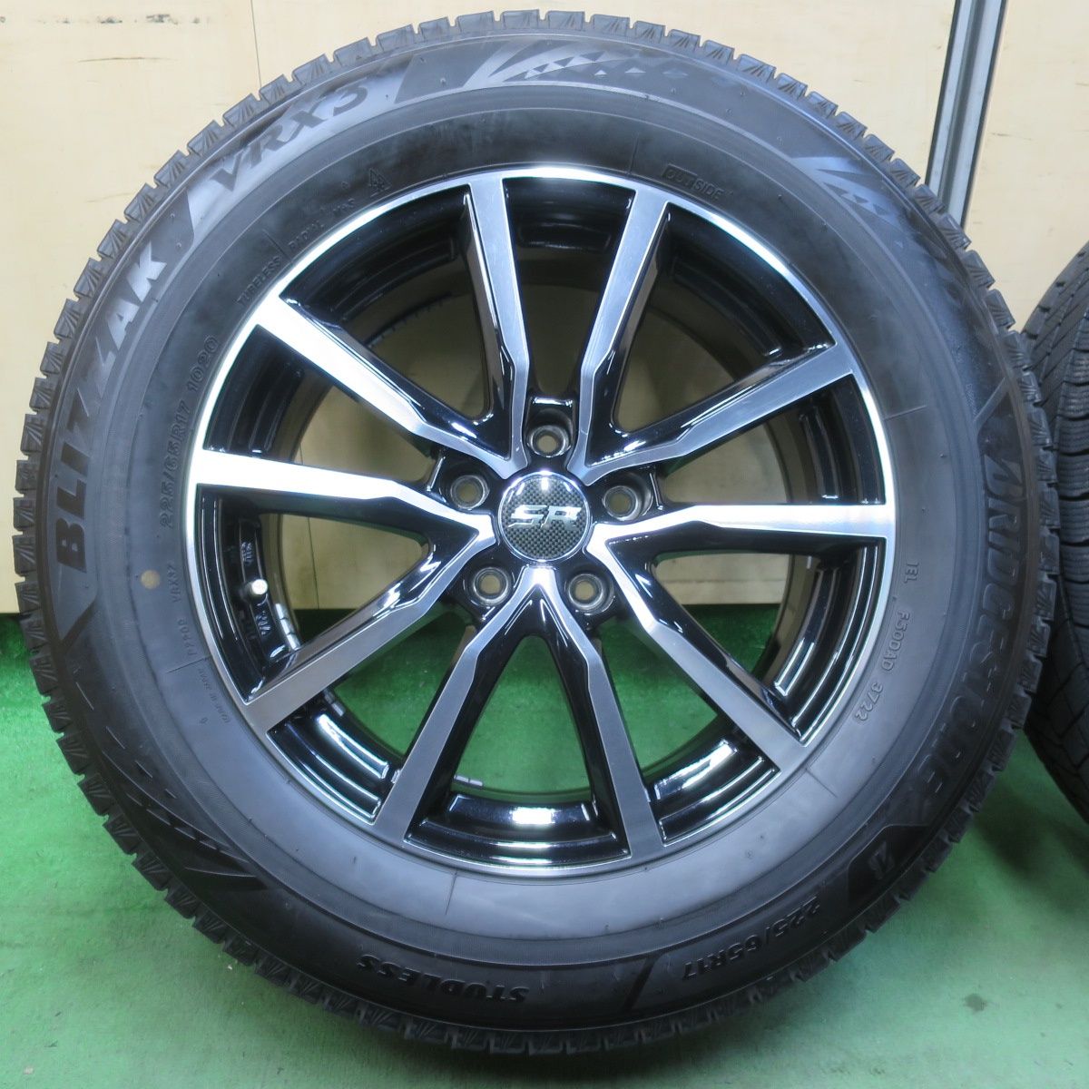 バリ溝 22年 9 5分 スタッドレス 225 65 R 17 ブリヂストン ブリザック VRX 3 ストレンジャー 17インチ PCD 114 5 H 5122709イス