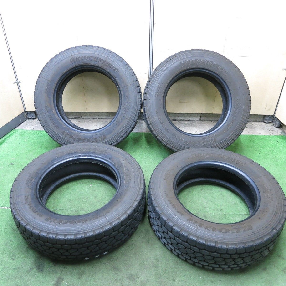 バリ溝 25年 9分 トラック タイヤ 245 70 R 19 5 136 134 J ブリヂストン エコピア M 801Ⅱ ミックス オールシーズン 5インチ 5122905ナスタ