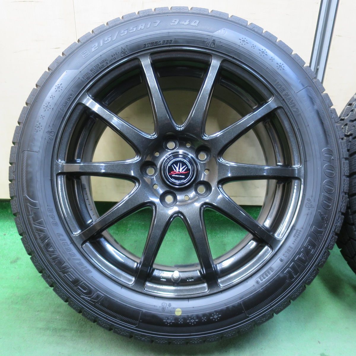 バリ溝 22年 キレイ 9 5分 LOXARNY SPORT BADX 215 55 R 17 スタッドレス グッドイヤー アイスナビ7 ロクサーニ スポーツ 17インチ PCD 114 3 5 H 5122307イス