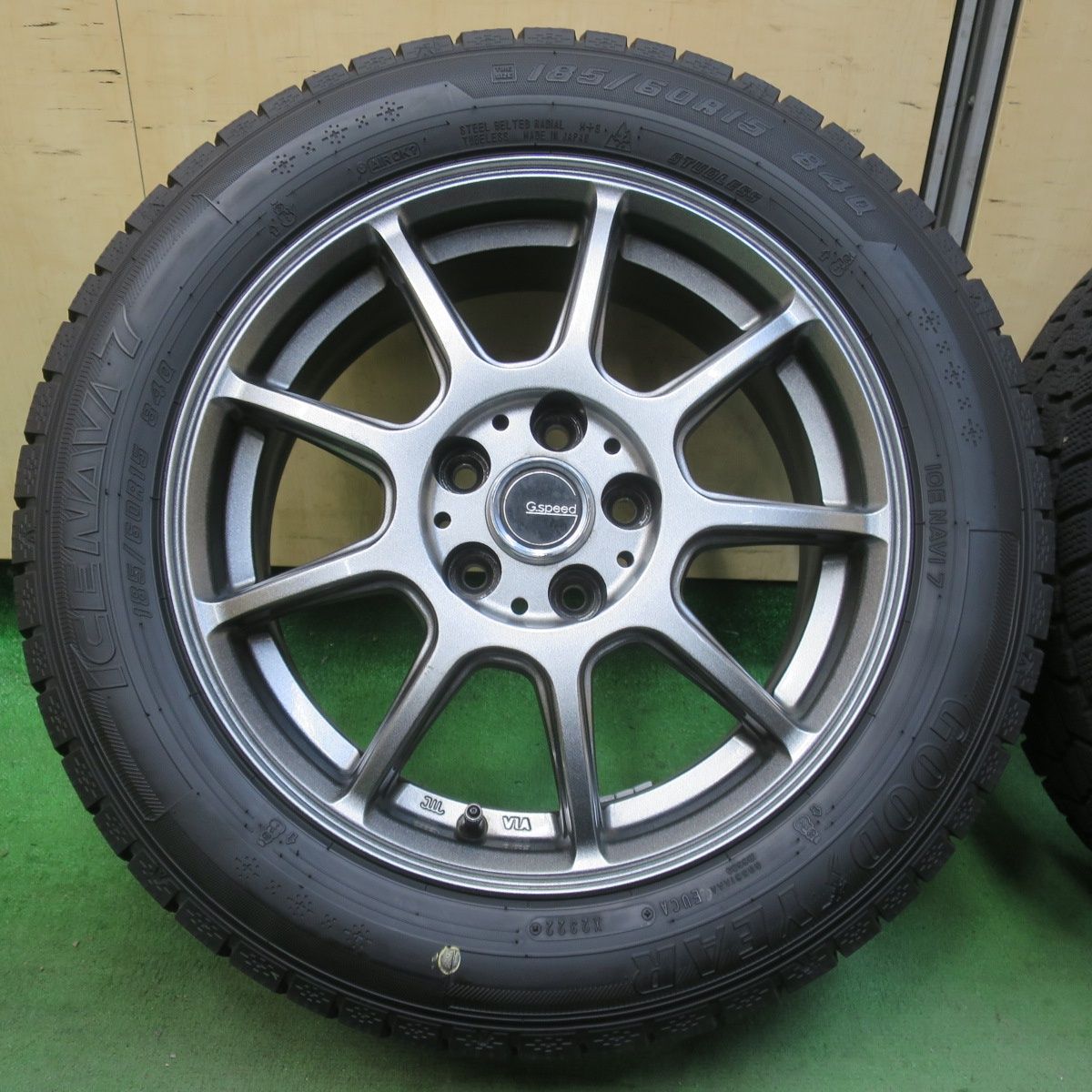 バリ溝 22年 キレイ 9 5分 シエンタ 等 185 60 R 15 スタッドレス グッドイヤー アイスナビ7 G speed Gスピード 15インチ PCD 100 5 H 5122703イス