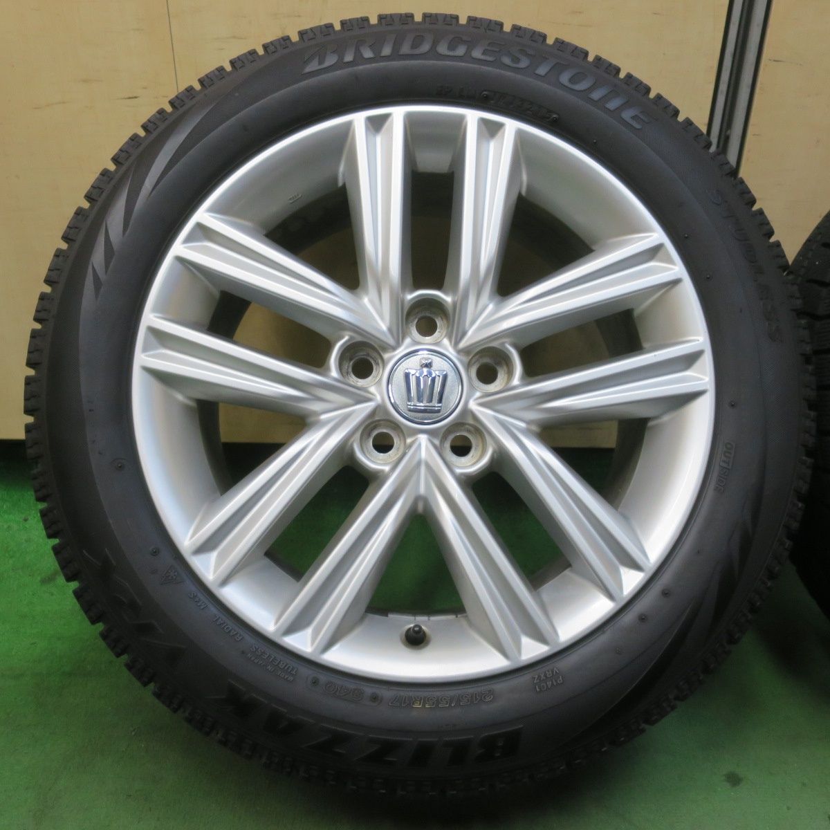 キレイ トヨタ 210系 クラウン アスリート 215 55 R 17 スタッドレス ブリヂストン ブリザック VRX 17インチ PCD 114 3 5 H 5122707イス