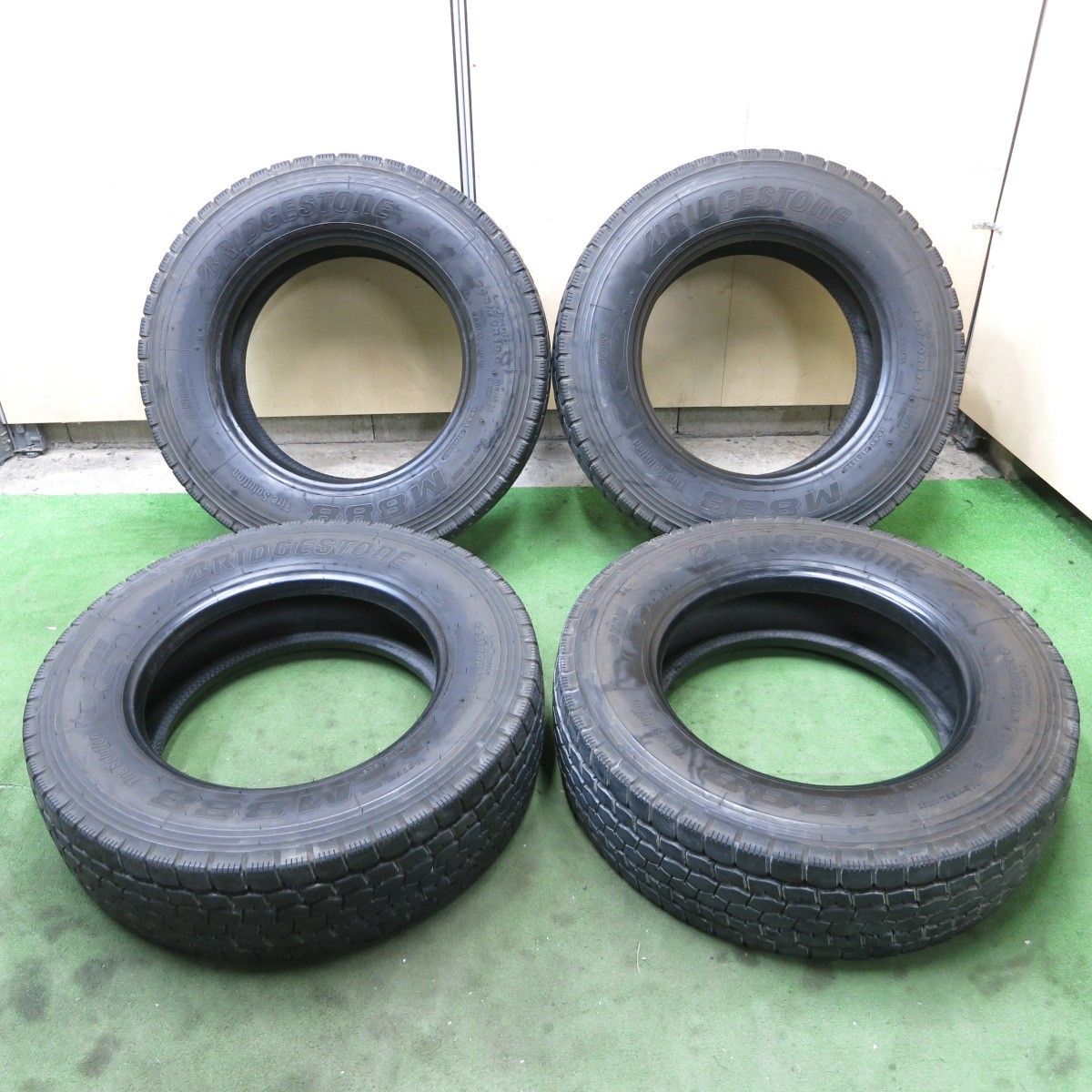 バリ溝 25年 9分 トラック バス タイヤ 245 70 R 19 5 136 134 J ブリヂストン M 888 ミックス オールシーズン 5インチ 5122901ナスタ
