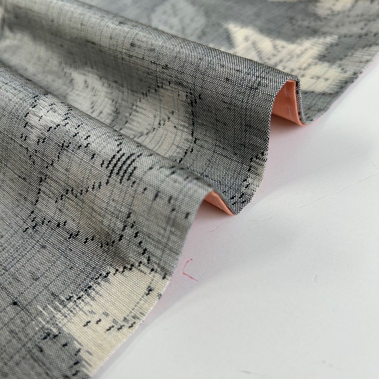 十日町紬 花柄の素敵な絣柄 グレー地 正絹 着物 MK-2681 - メルカリ