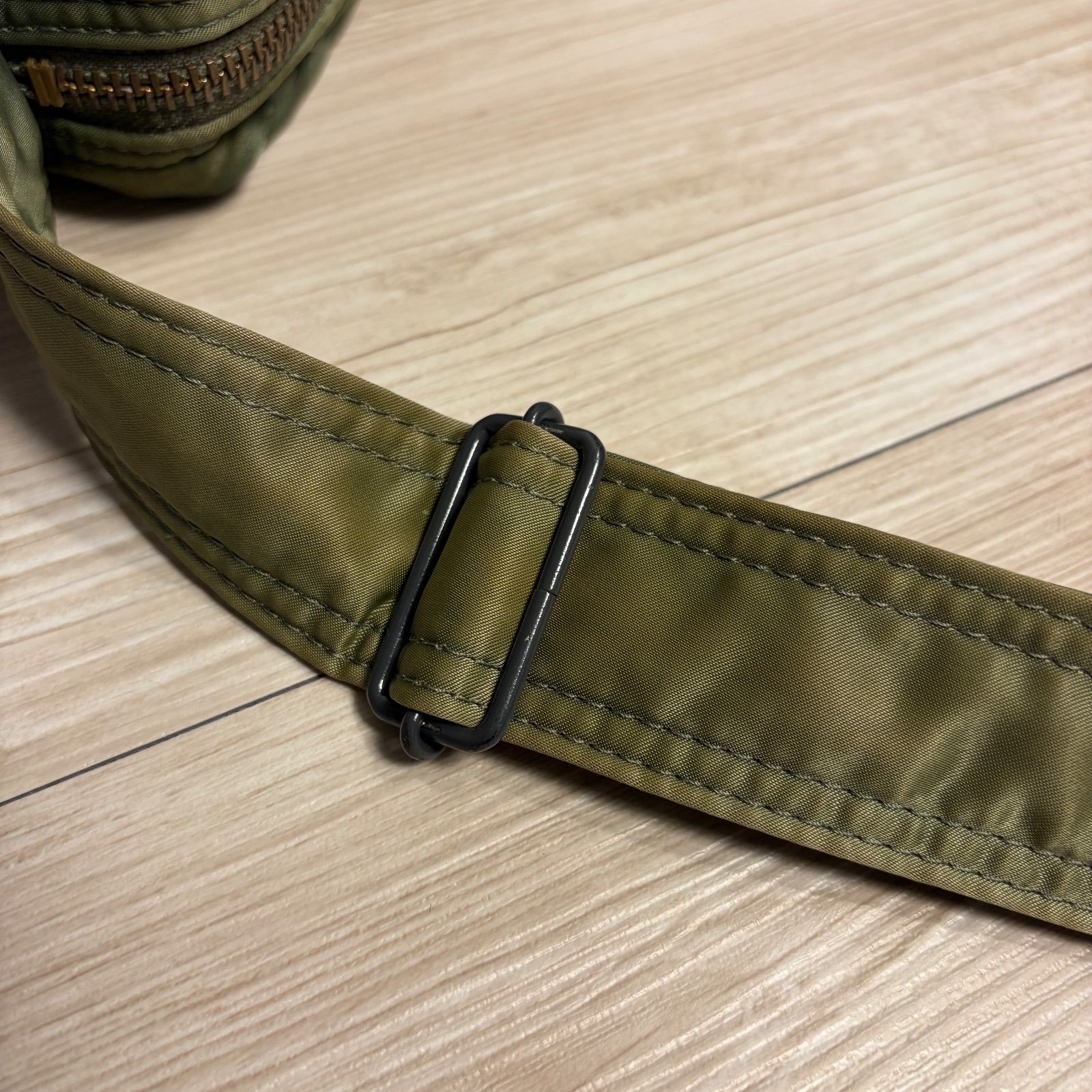 セージグリーン カーキ系