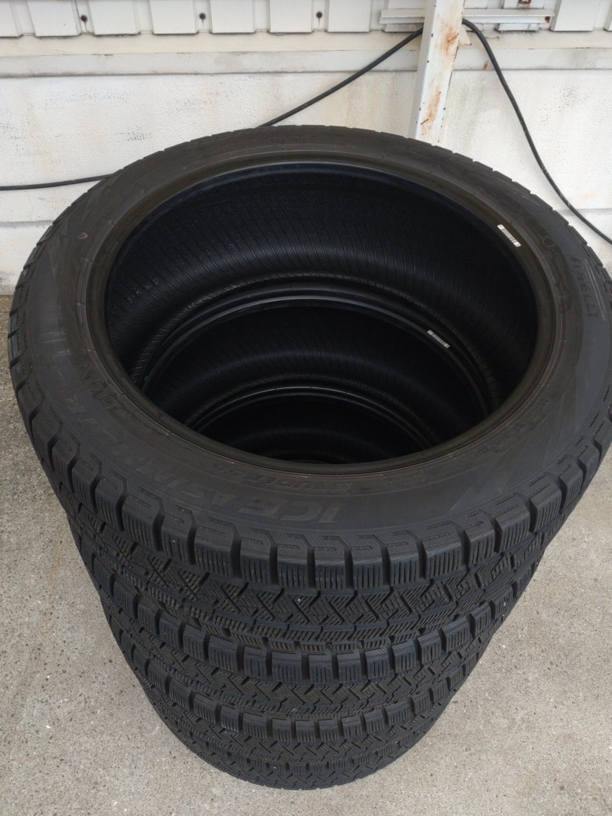 スタッドレスタイヤ ピレリ ICE 235 45 R 18 4本