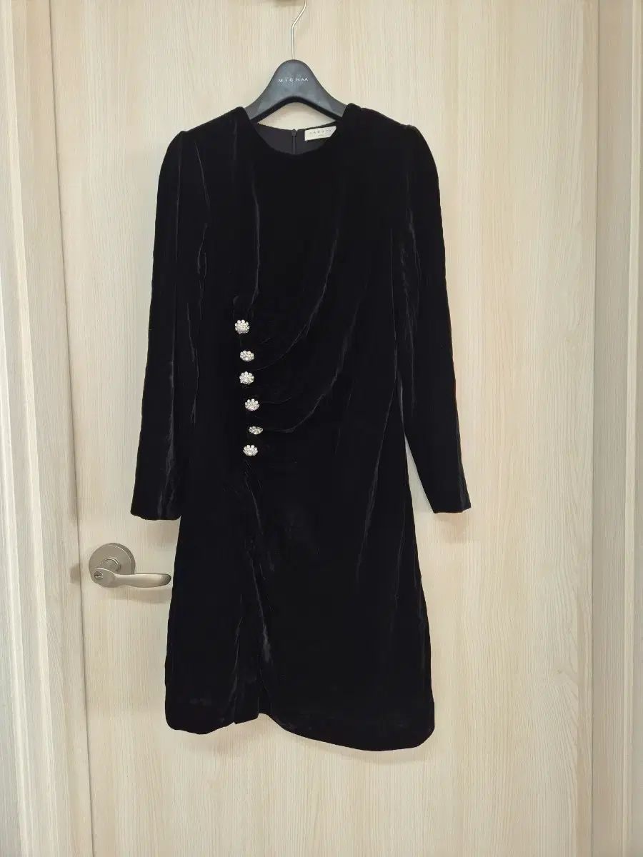SANDRO サンドロ ツアーベルベット ブラックワンピース - メルカリ