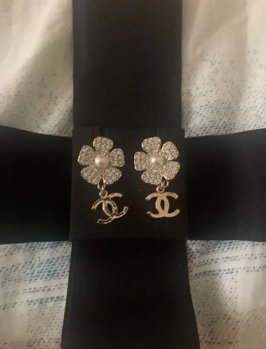 シャネル フラワー パール イヤリング GOLD