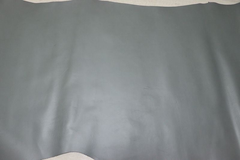 ブルーグレー 220 ds クロム革 牛革 国産 レザー 顔料仕上げ はぎれ 一枚革 レザークラフト 革 皮 本革 diy 生地 材料