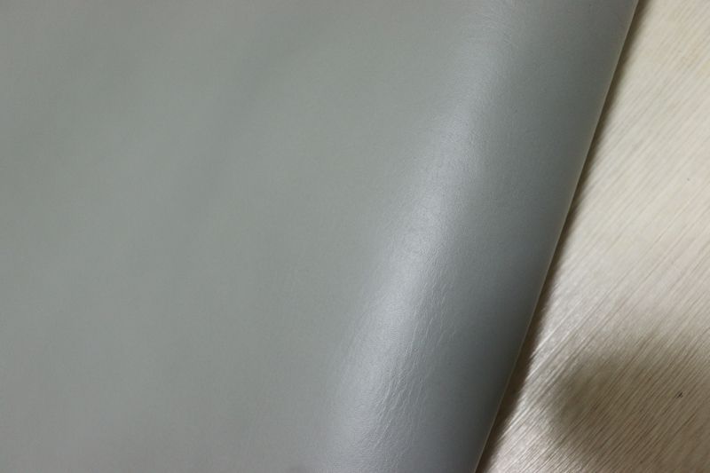 ブルーグレー 220 ds クロム革 牛革 国産 レザー 顔料仕上げ はぎれ 一枚革 レザークラフト 革 皮 本革 diy 生地 材料