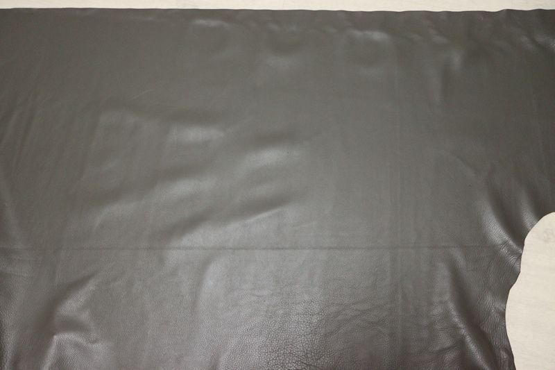 グレー 242 ds クロム革 牛革 イタリア レザー シュリンク加工 はぎれ 一枚革 レザークラフト 革 皮 本革 diy 生地 材料