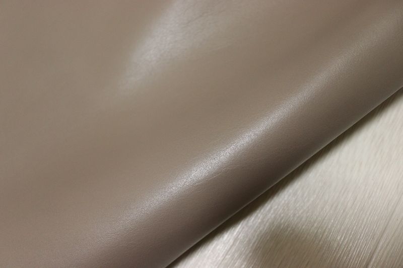 カフェオレ 272 ds クロム革 牛革 国産 レザー スムース加工 はぎれ 一枚革 レザークラフト 革 皮 本革 diy 生地 材料