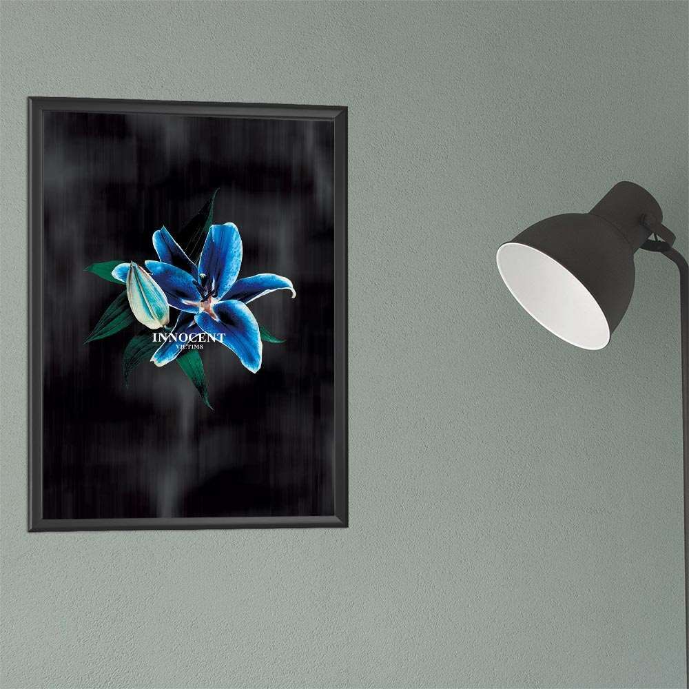 A1サイズ（約59x84cm）】【mo-poster-7】青い花 フラワー 黒背景