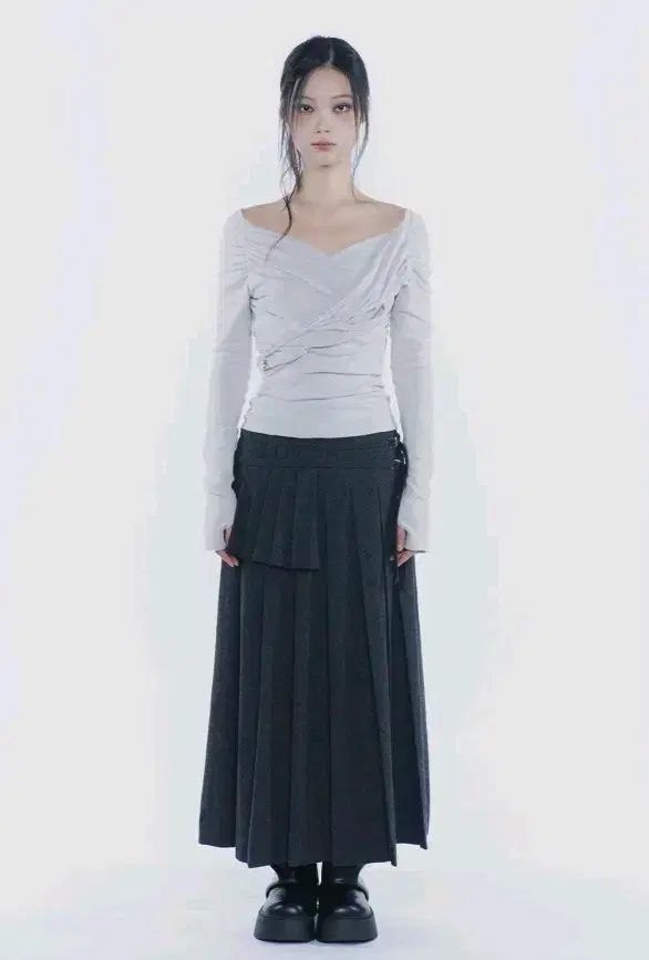 PAIN OR PLEASURE ペインオアプレジャー SOFT DRAPED OFF SHOULDER TOP