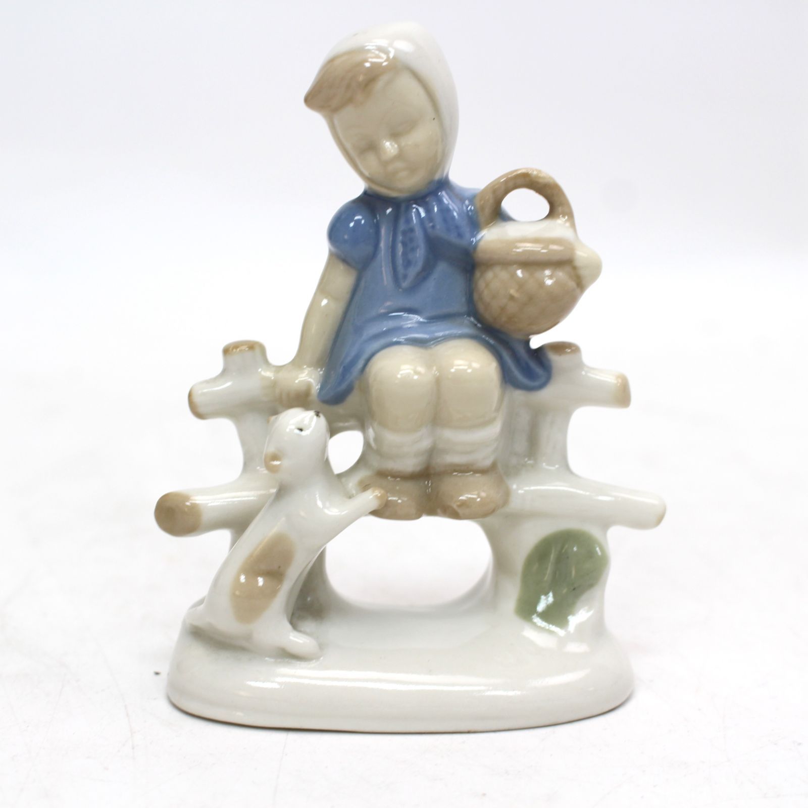 103)ロイヤルコペンハーゲン 少女と犬の陶器 フィギュア - メルカリ