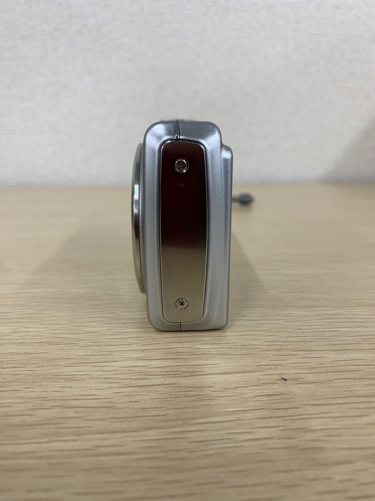 ％3 通電未 FinePix F 100 fd シルバー デジカメ コンパクトカメラ バッテリーなし カメラ 1