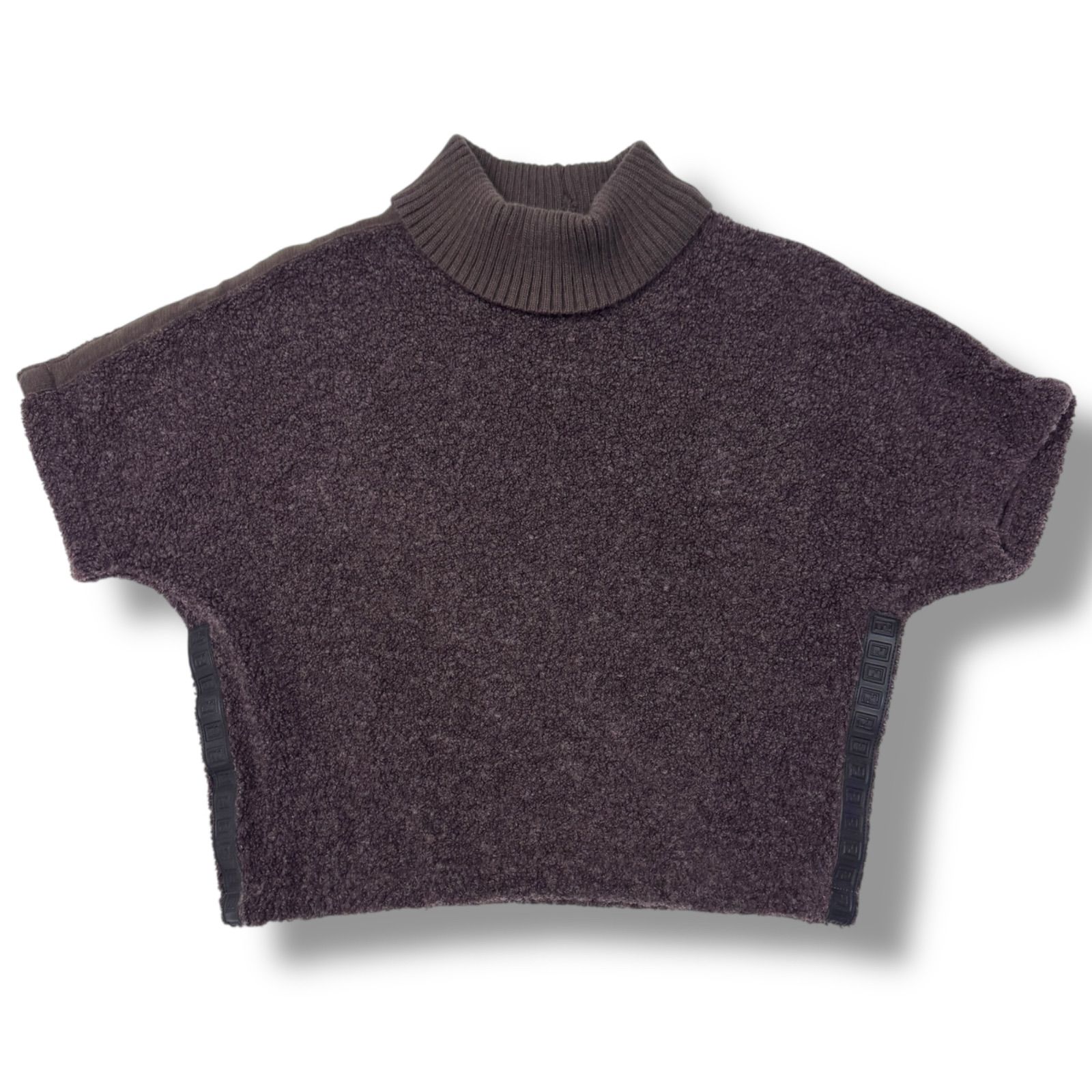 希少 FENDI フェンディ ズッカ柄 ラインロゴ クロップド丈 トップス