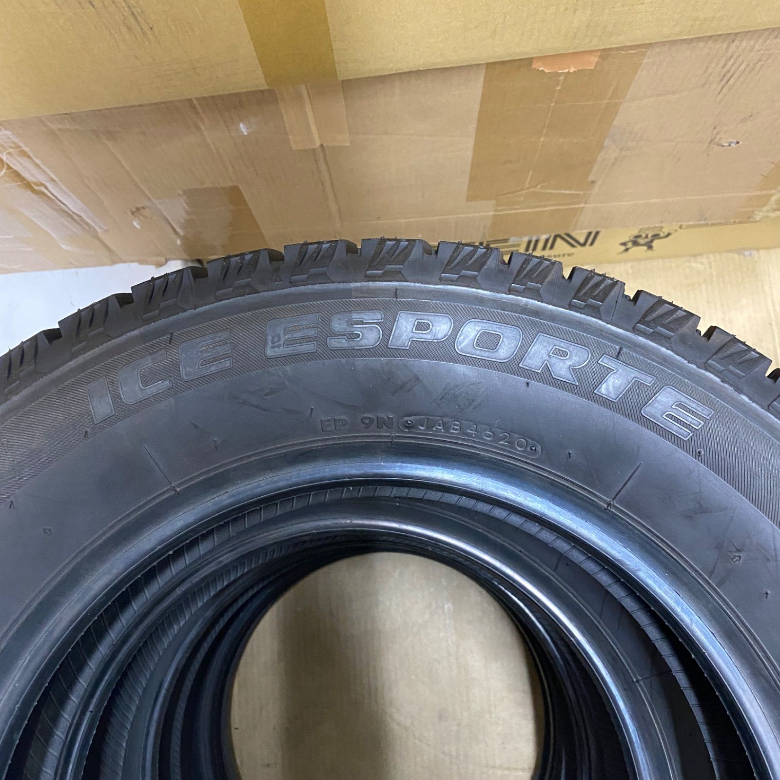 195 65 R 15 91 Q スタッドレスタイヤ アイスエスポルテ オートバックス 国産タイヤ 製造年に ツキ有り