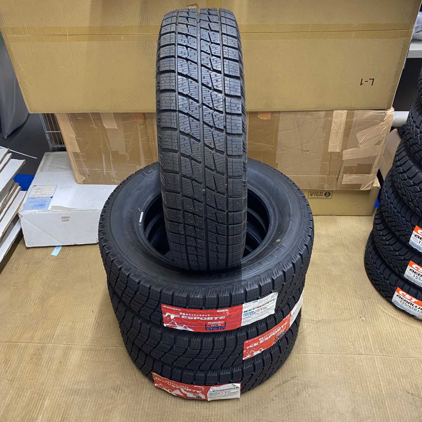 195 65 R 15 91 Q スタッドレスタイヤ アイスエスポルテ オートバックス 国産タイヤ 製造年に ツキ有り