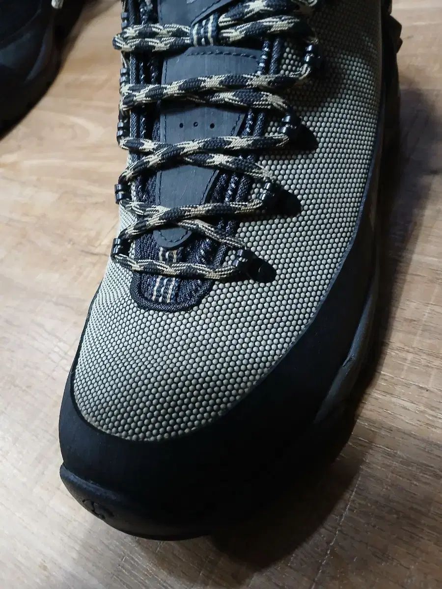 トレッキングシューズ